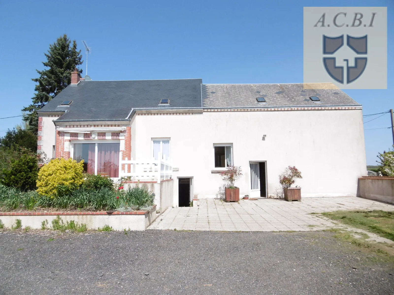 Bright House with 3 Bedrooms in Marchenoir 