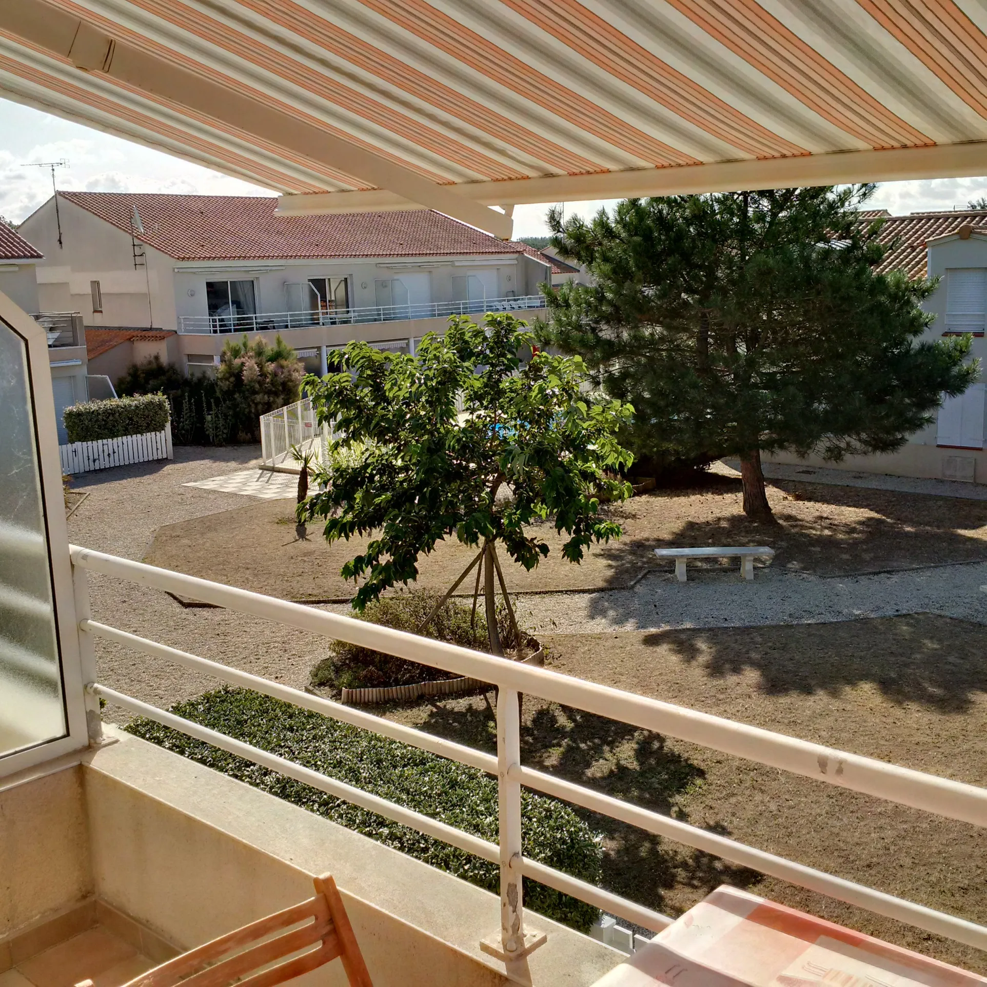 Proche plage, 4 pièces de 57,22 m2 avec terrasse et piscine à vendre à St jean de monts 