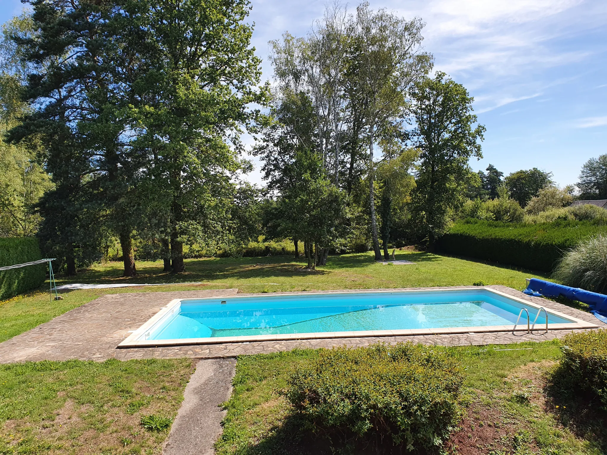 MAGNIFIQUE CHAUMIÈRE ET PARC ARBORÉ TRES BIEN SITUÉE 