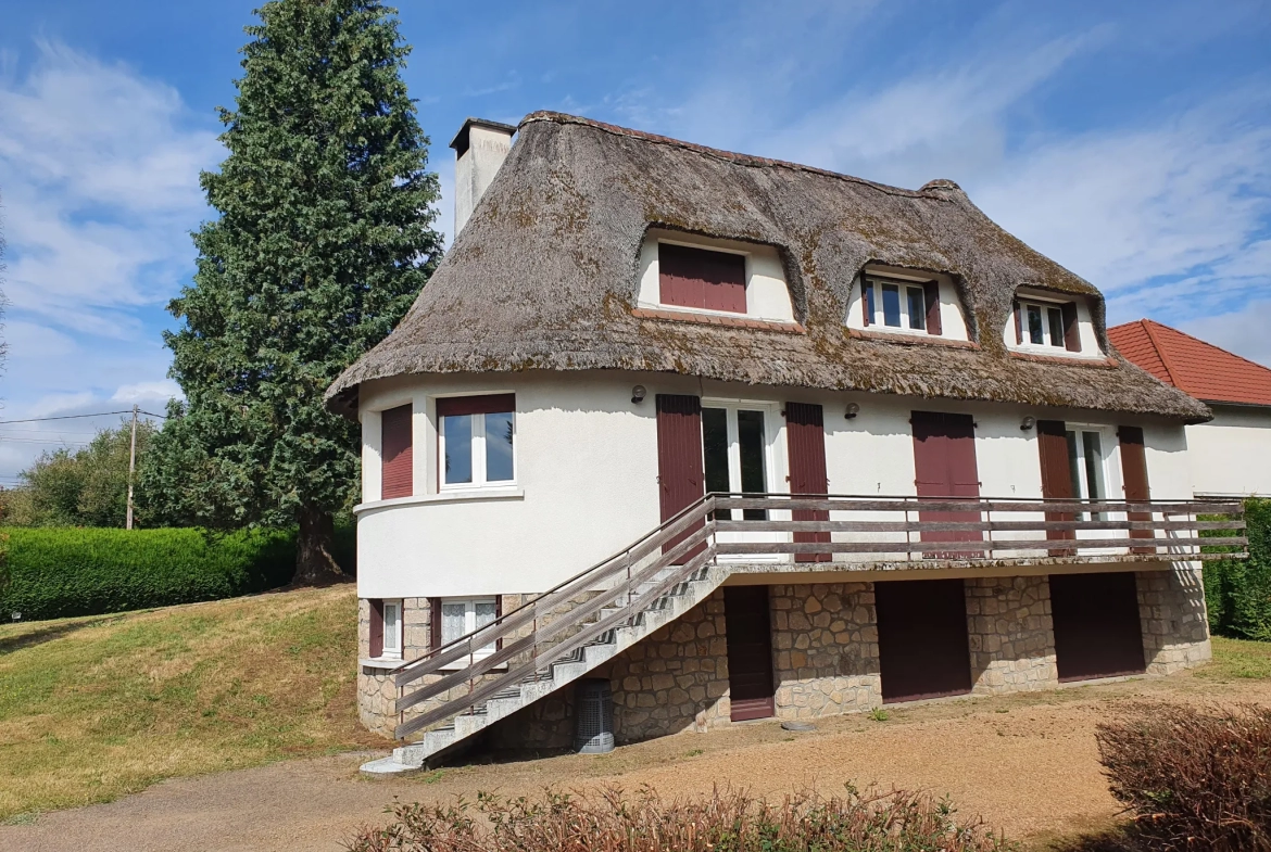 MAGNIFIQUE CHAUMIÈRE ET PARC ARBORÉ TRES BIEN SITUÉE 