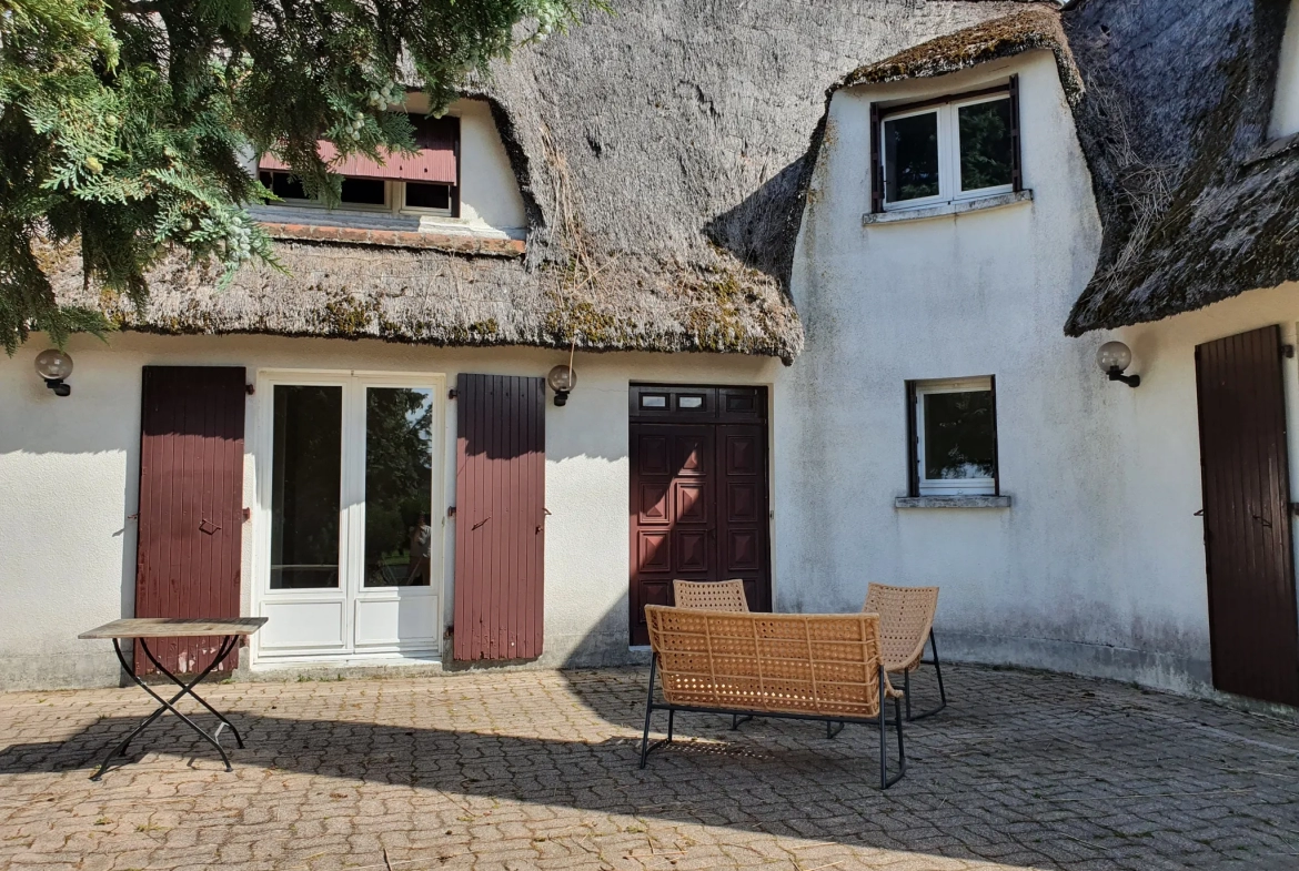 MAGNIFIQUE CHAUMIÈRE ET PARC ARBORÉ TRES BIEN SITUÉE 