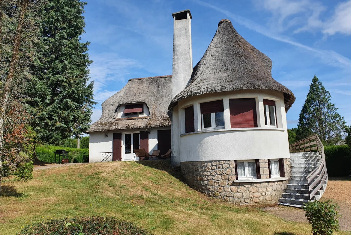 MAGNIFIQUE CHAUMIÈRE ET PARC ARBORÉ TRES BIEN SITUÉE 