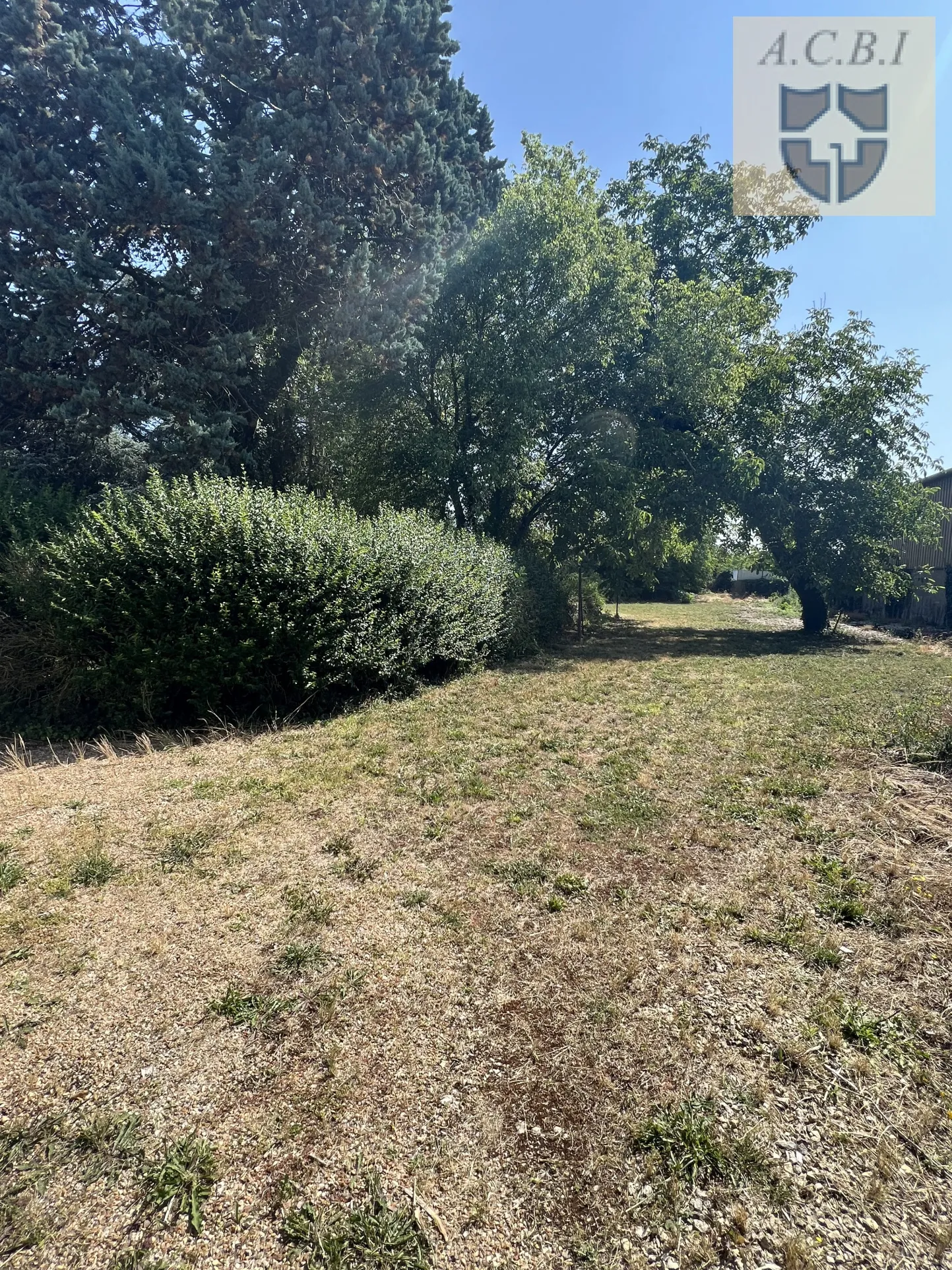 Maison à rénover avec jardin à Oucques 