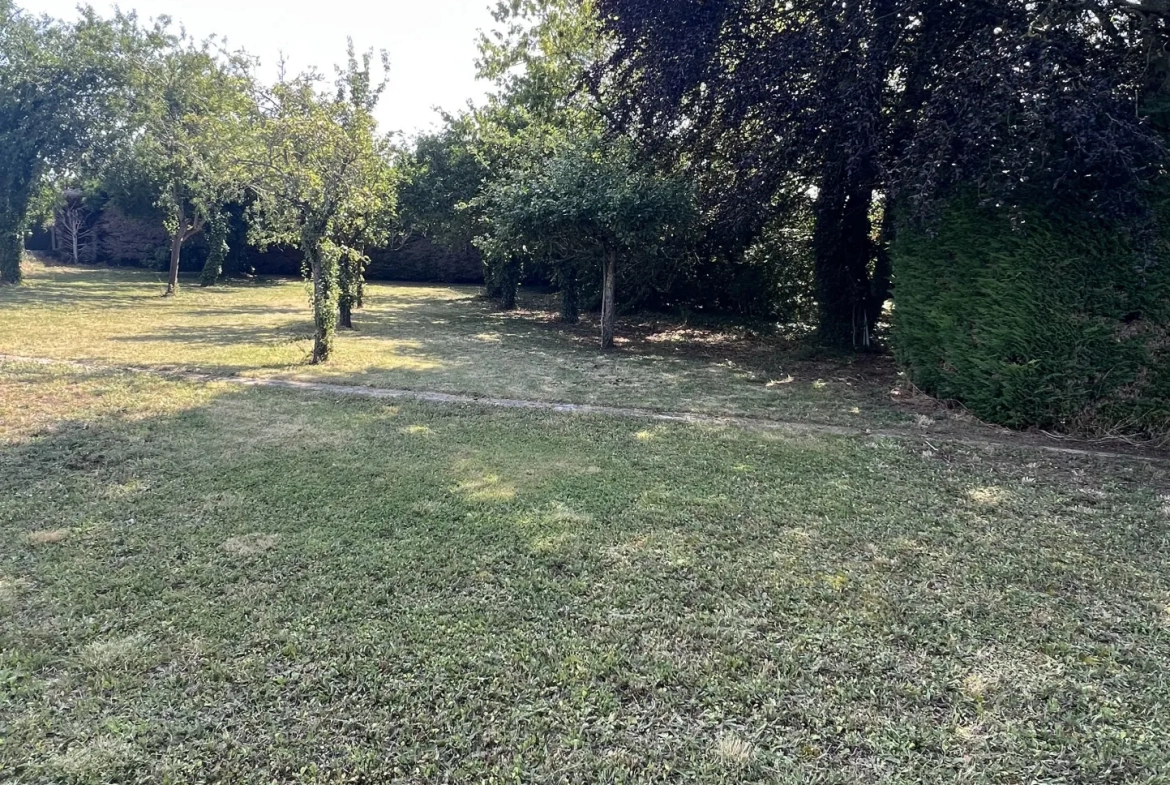 Maison à rénover avec jardin à Oucques 