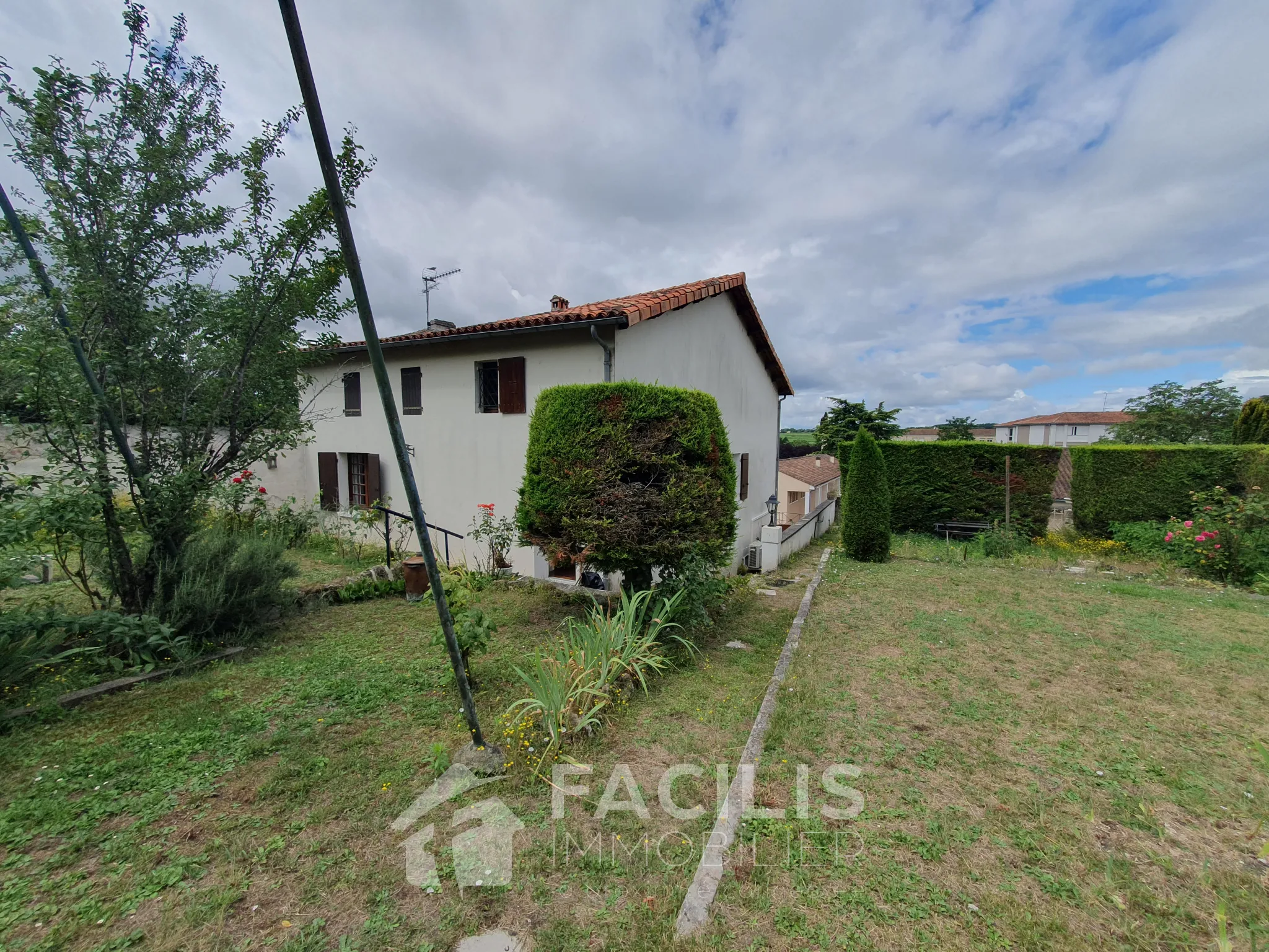 Maison de ville 164m², jardin, garages 