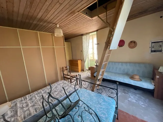 Maison à rénover à Talmont-sur-Gironde avec jardin et vue sur l'estuaire 