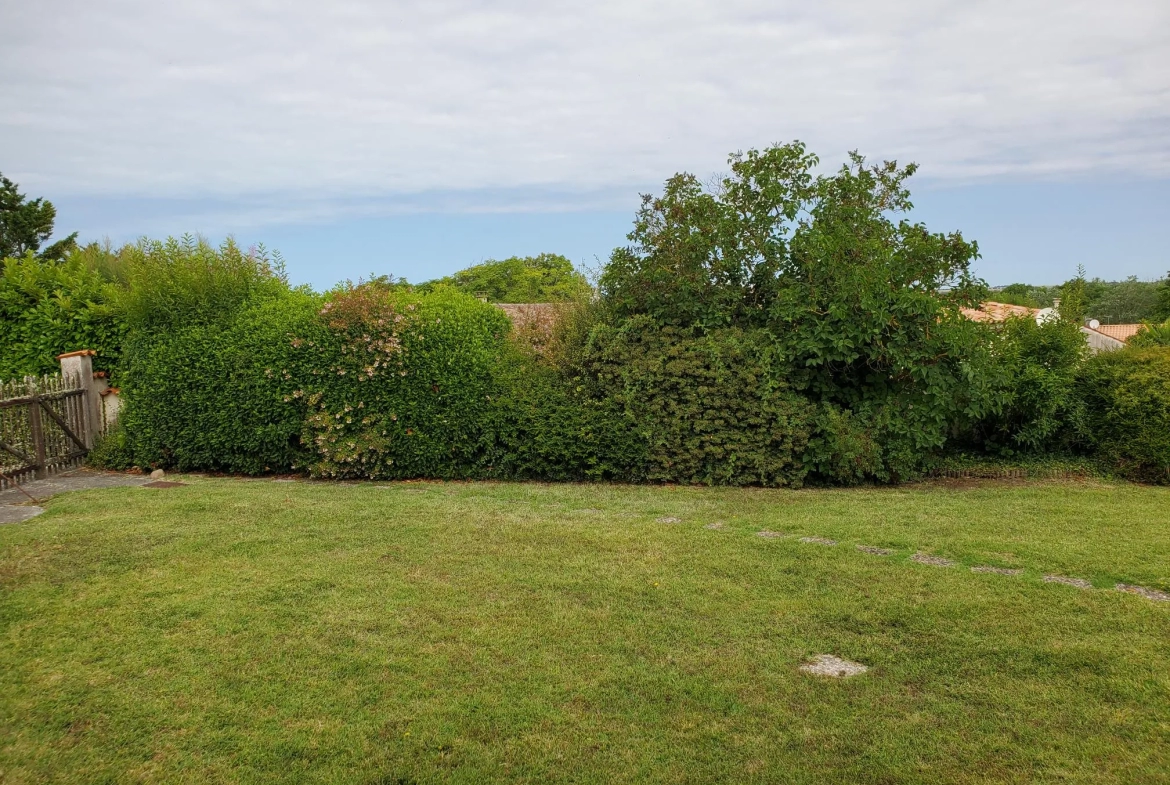 Maison à rénover à Talmont-sur-Gironde avec jardin et vue sur l'estuaire 