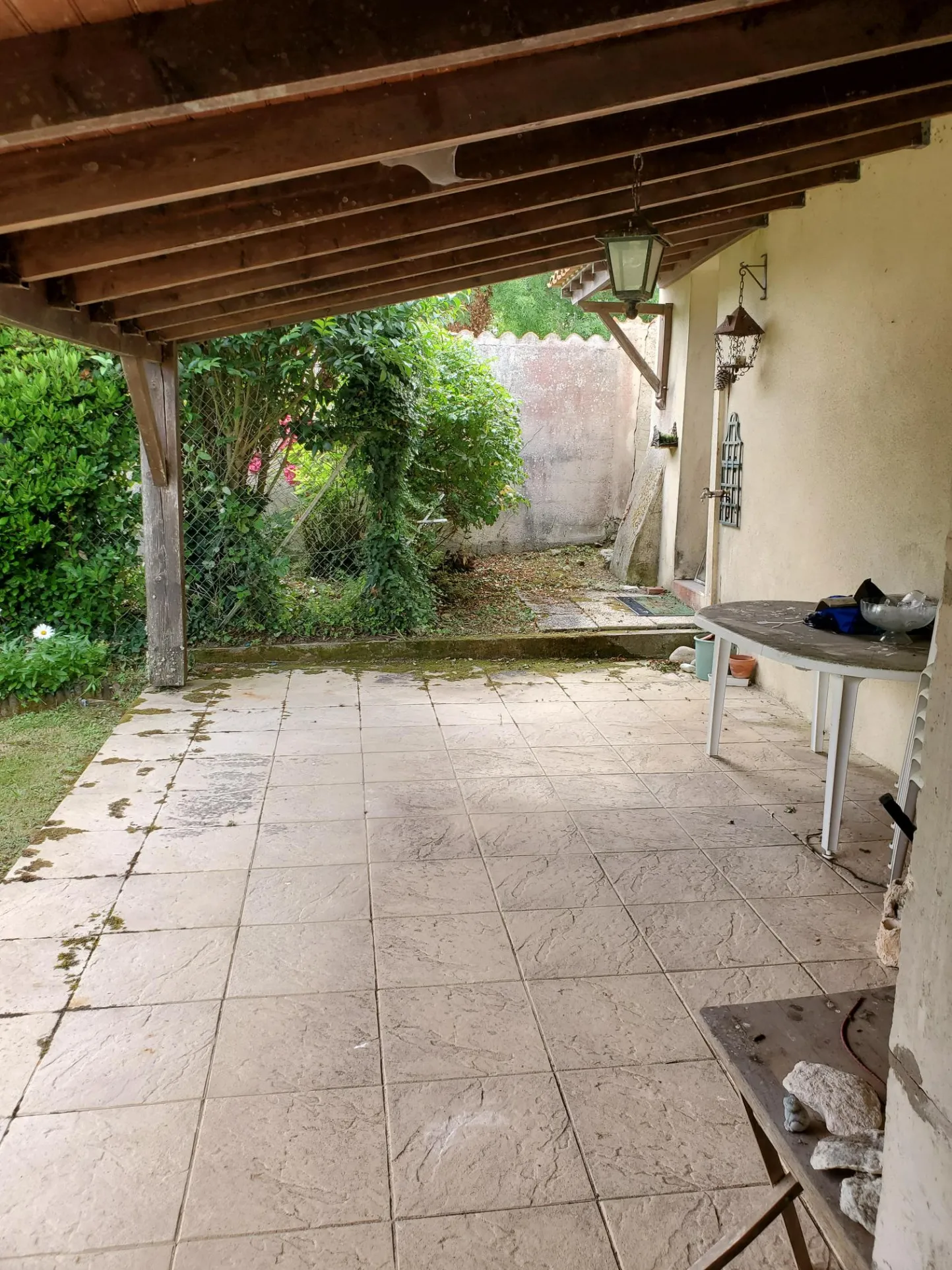 Maison à rénover à Talmont-sur-Gironde avec jardin et vue sur l'estuaire 