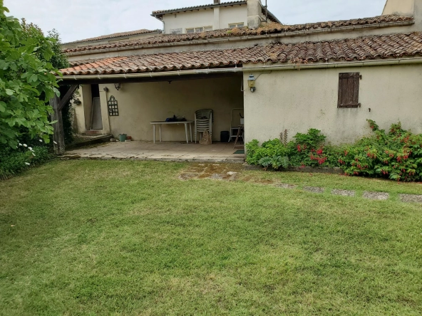 Maison à rénover à Talmont-sur-Gironde avec jardin et vue sur l'estuaire