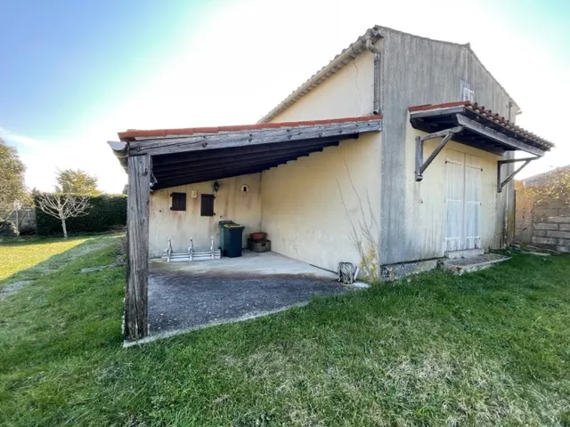 Maison à rénover à Talmont-sur-Gironde avec jardin et vue sur l'estuaire 