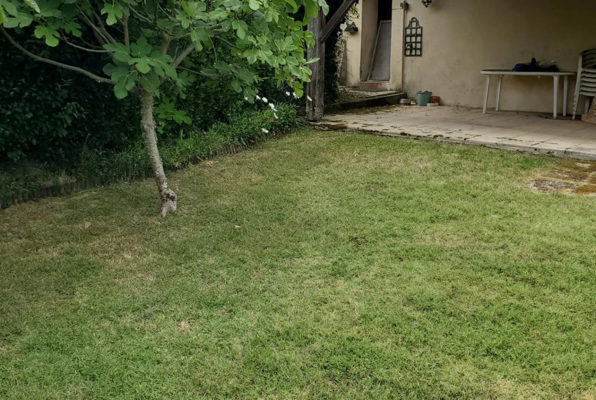 Maison à rénover à Talmont-sur-Gironde avec jardin et vue sur l'estuaire 