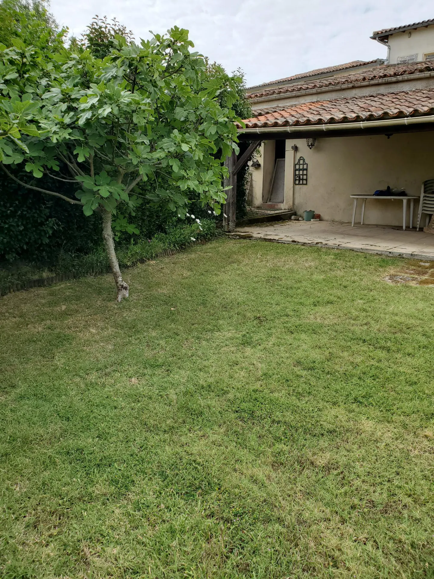 Maison à rénover à Talmont-sur-Gironde avec jardin et vue sur l'estuaire 