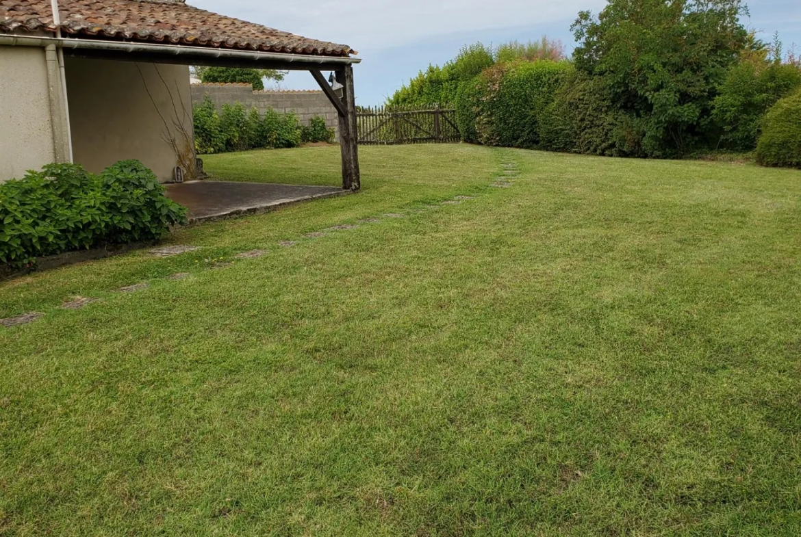 Maison à rénover à Talmont-sur-Gironde avec jardin et vue sur l'estuaire 