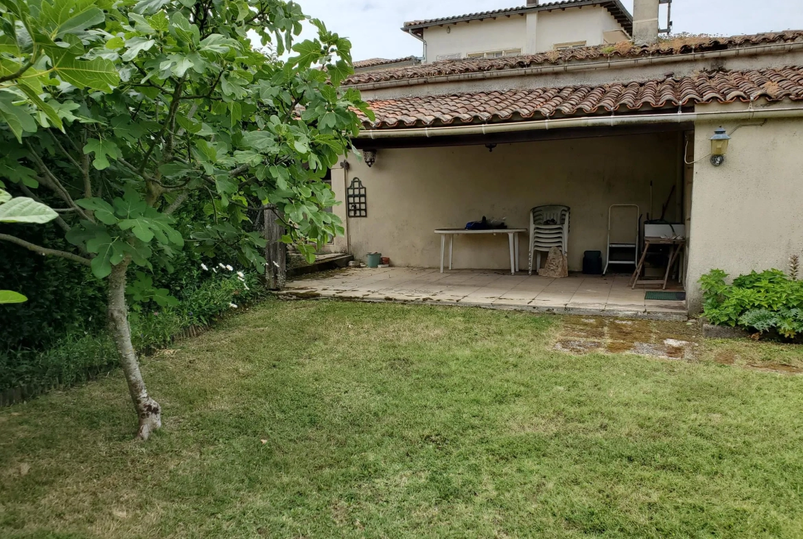 Maison à rénover à Talmont-sur-Gironde avec jardin et vue sur l'estuaire 