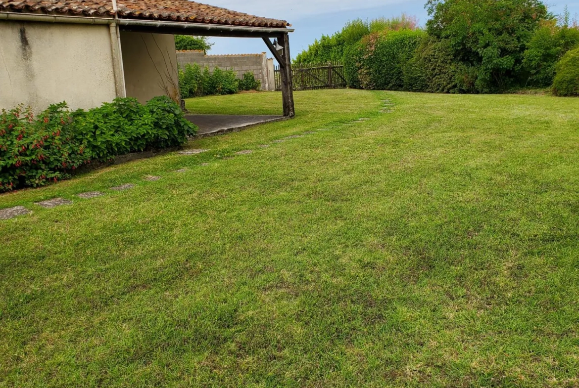 Maison à rénover à Talmont-sur-Gironde avec jardin et vue sur l'estuaire 