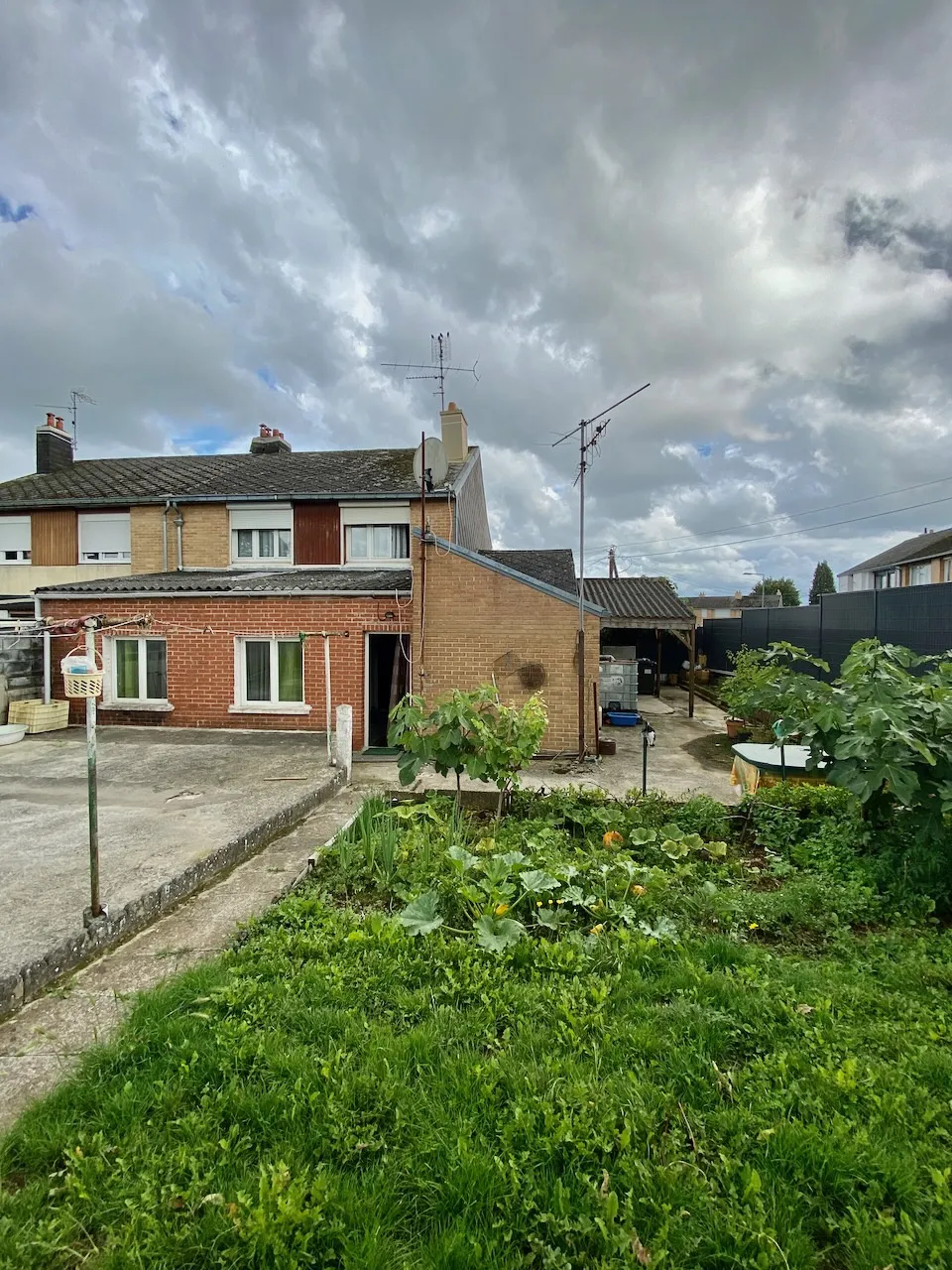 Maison Semi-Individuelle avec Jardin à Maubeuge 