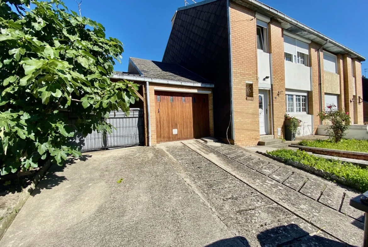 Maison Semi-Individuelle avec Jardin à Maubeuge 