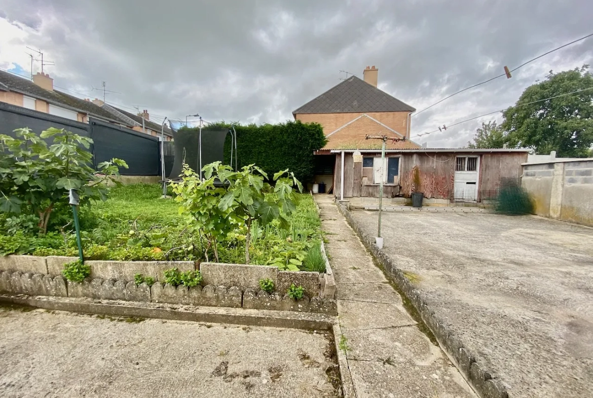 Maison Semi-Individuelle avec Jardin à Maubeuge 