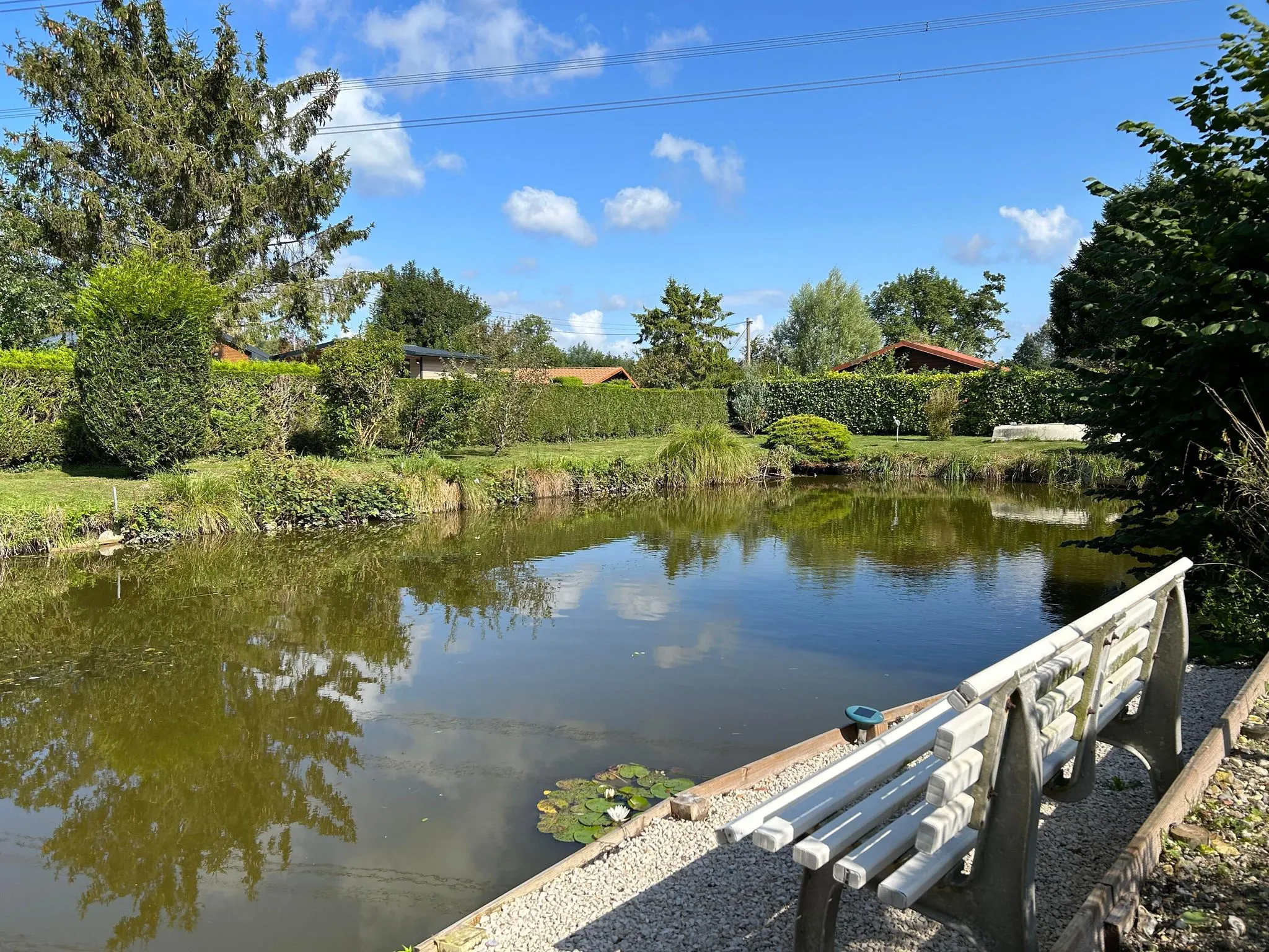 Chalet avec étang à vendre à Longpré-les-corps-saints 