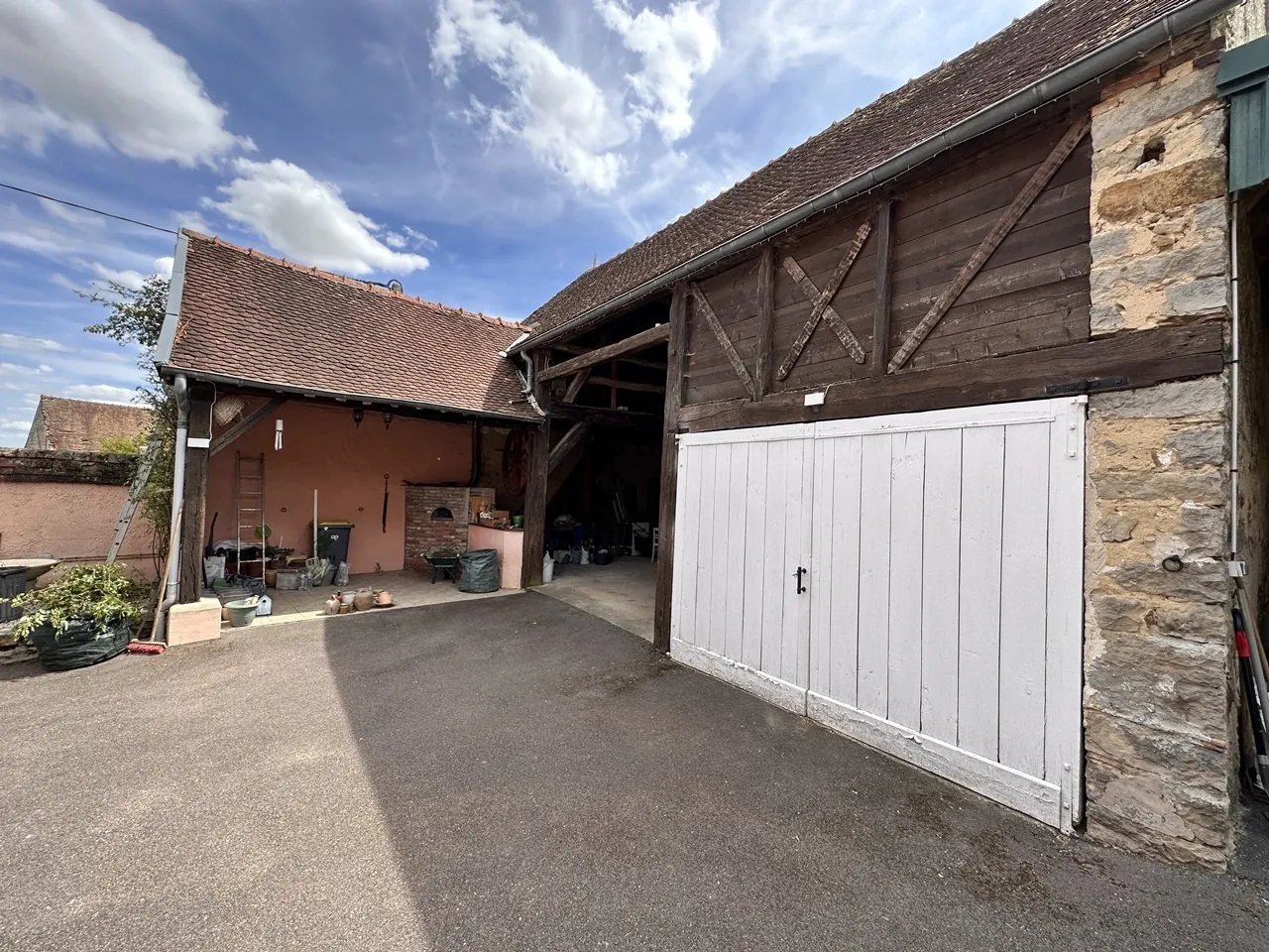 Entre Nogent-sur-Seine et Thorigny-sur-Oreuse - Fermette avec jardin clos et arboré 