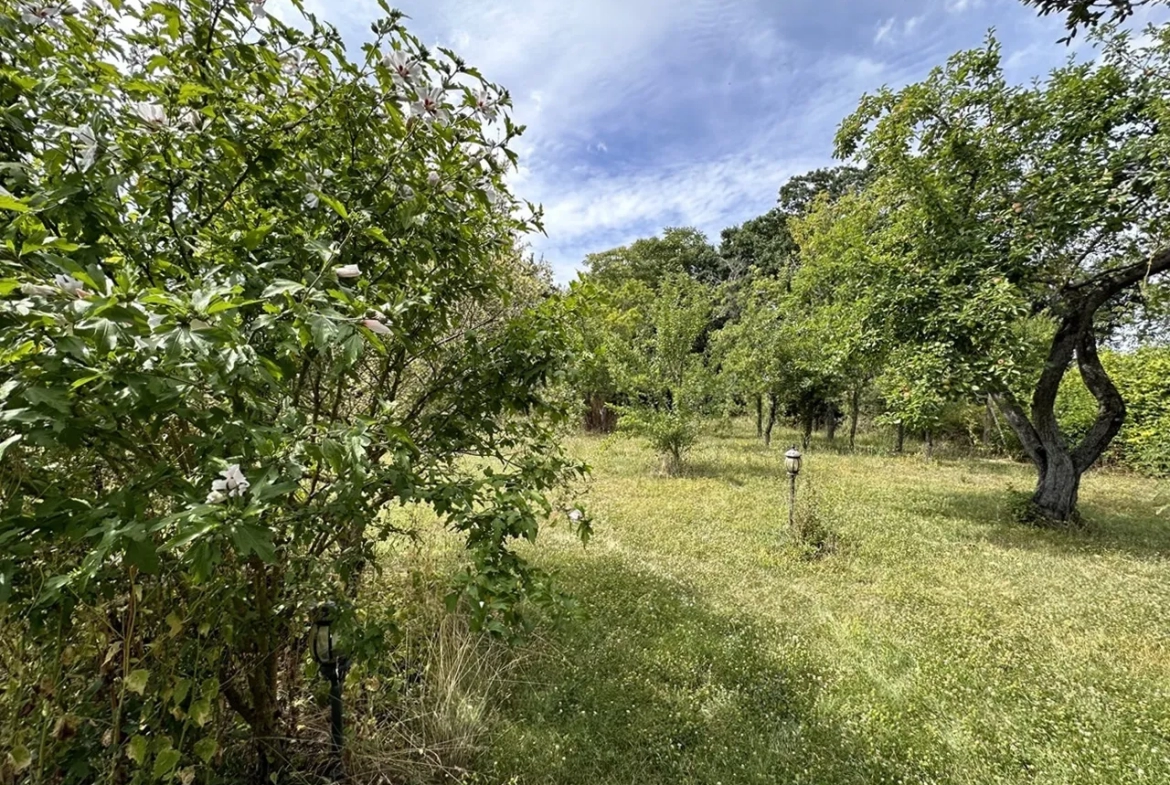 Entre Nogent-sur-Seine et Thorigny-sur-Oreuse - Fermette avec jardin clos et arboré 