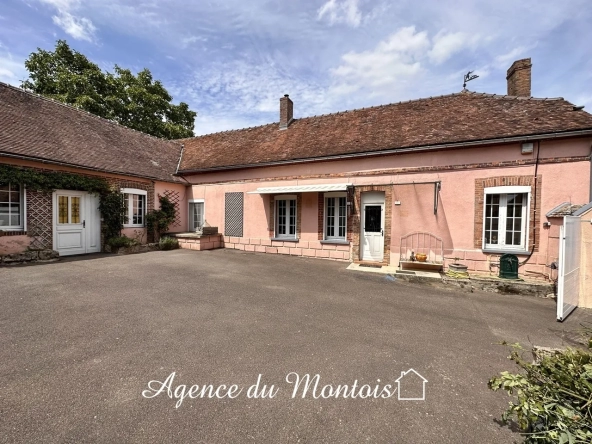 Entre Nogent-sur-Seine et Thorigny-sur-Oreuse - Fermette avec jardin clos et arboré