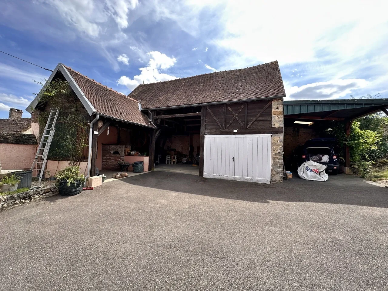 Entre Nogent-sur-Seine et Thorigny-sur-Oreuse - Fermette avec jardin clos et arboré 