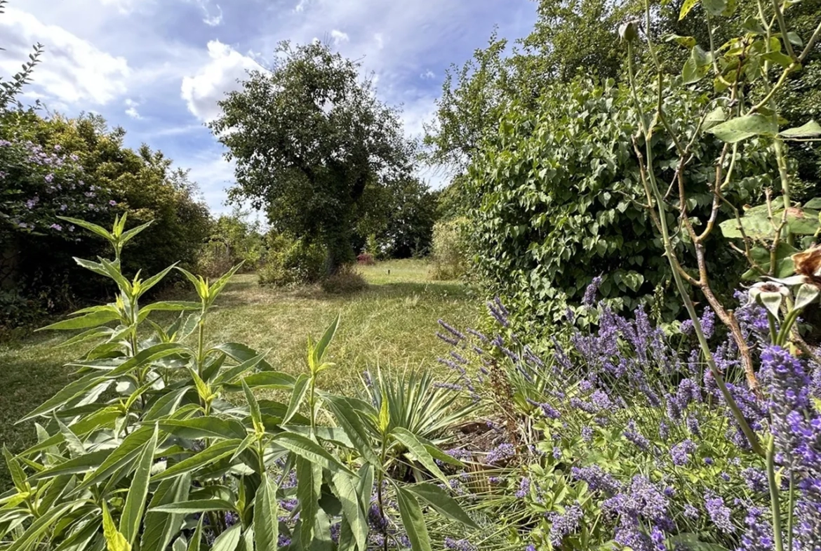 Entre Nogent-sur-Seine et Thorigny-sur-Oreuse - Fermette avec jardin clos et arboré 