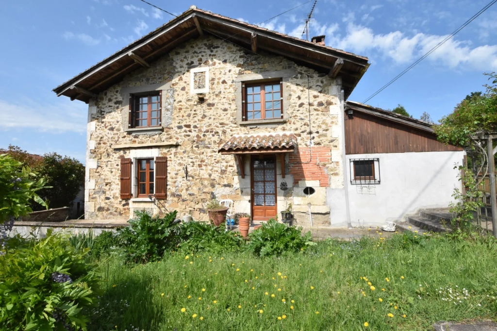 Jolie maison de hameau à Roussines