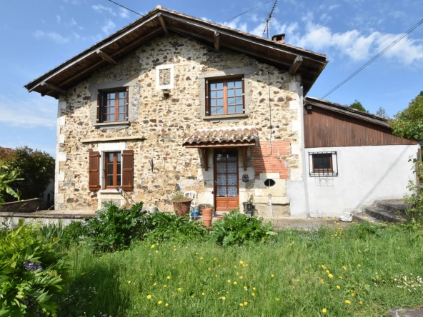 Jolie maison de hameau à Roussines