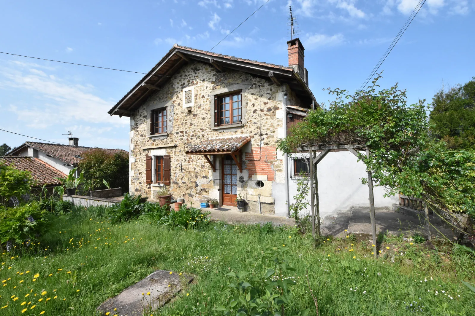 Jolie maison de hameau à Roussines 