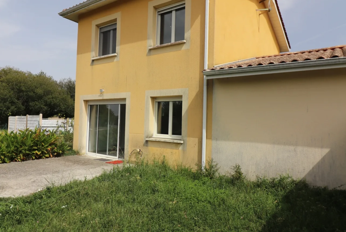 Maison trois chambres à Peujard 