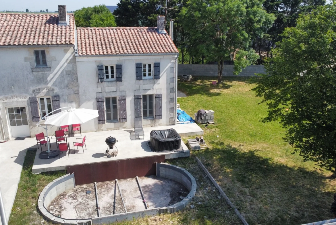 Maison Charentaise 4 Chambres à Puy-du-Lac 