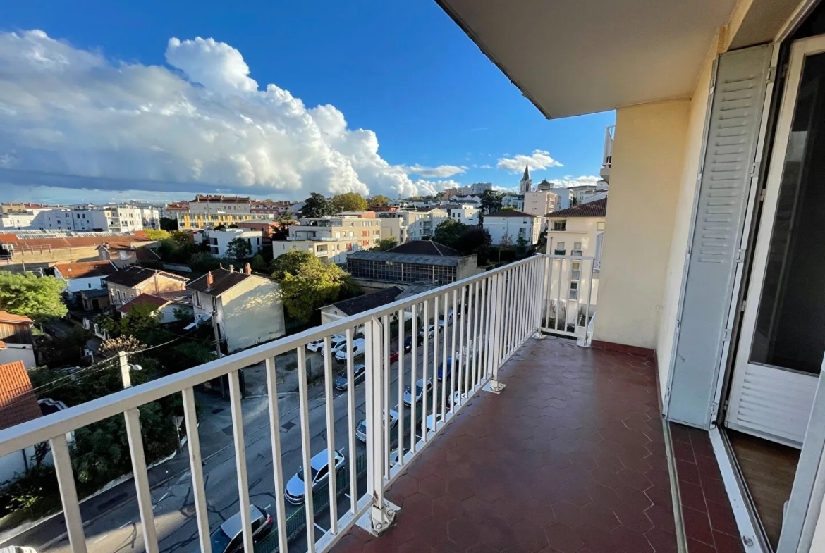 Appartement 4 pièces 80m2 Oullins avec vue dégagée 