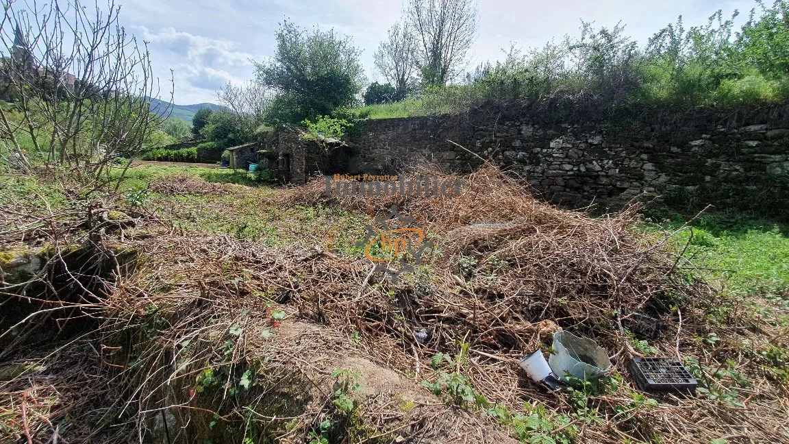 Maison à rénover à Camarès - 70m2 - Garage à moto et jardin 