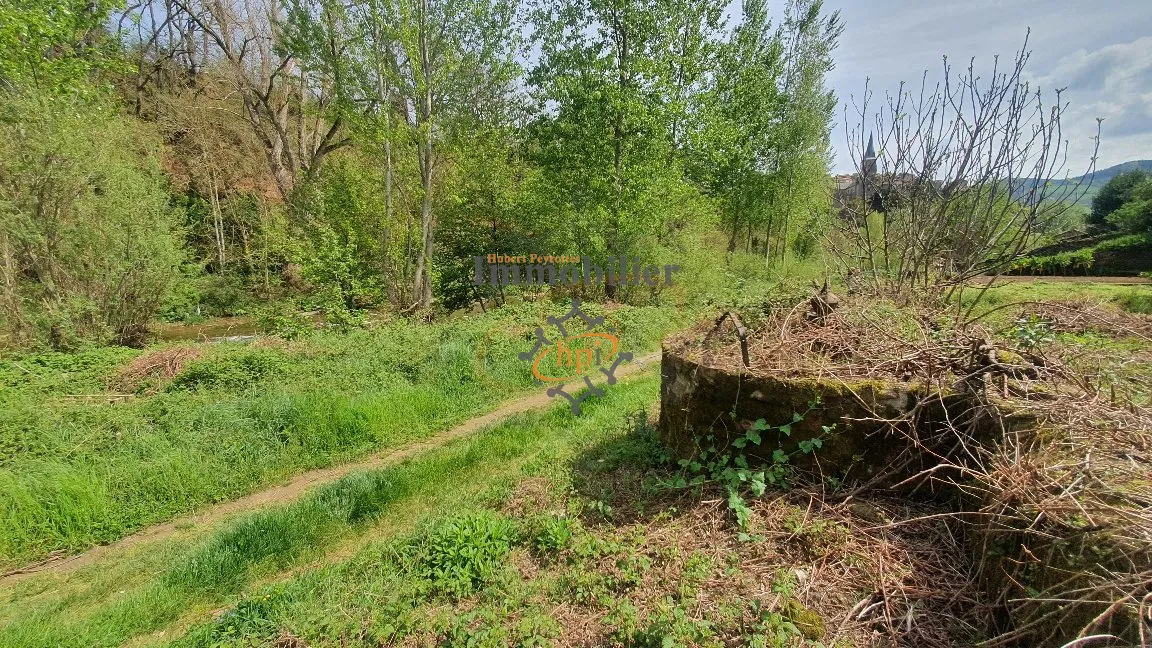 Maison à rénover à Camarès - 70m2 - Garage à moto et jardin 