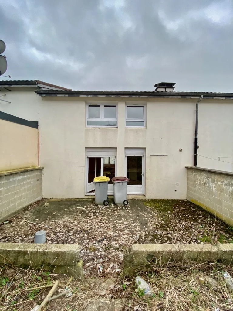 Maison lumineuse à Hautmont avec jardin et garage à rénover