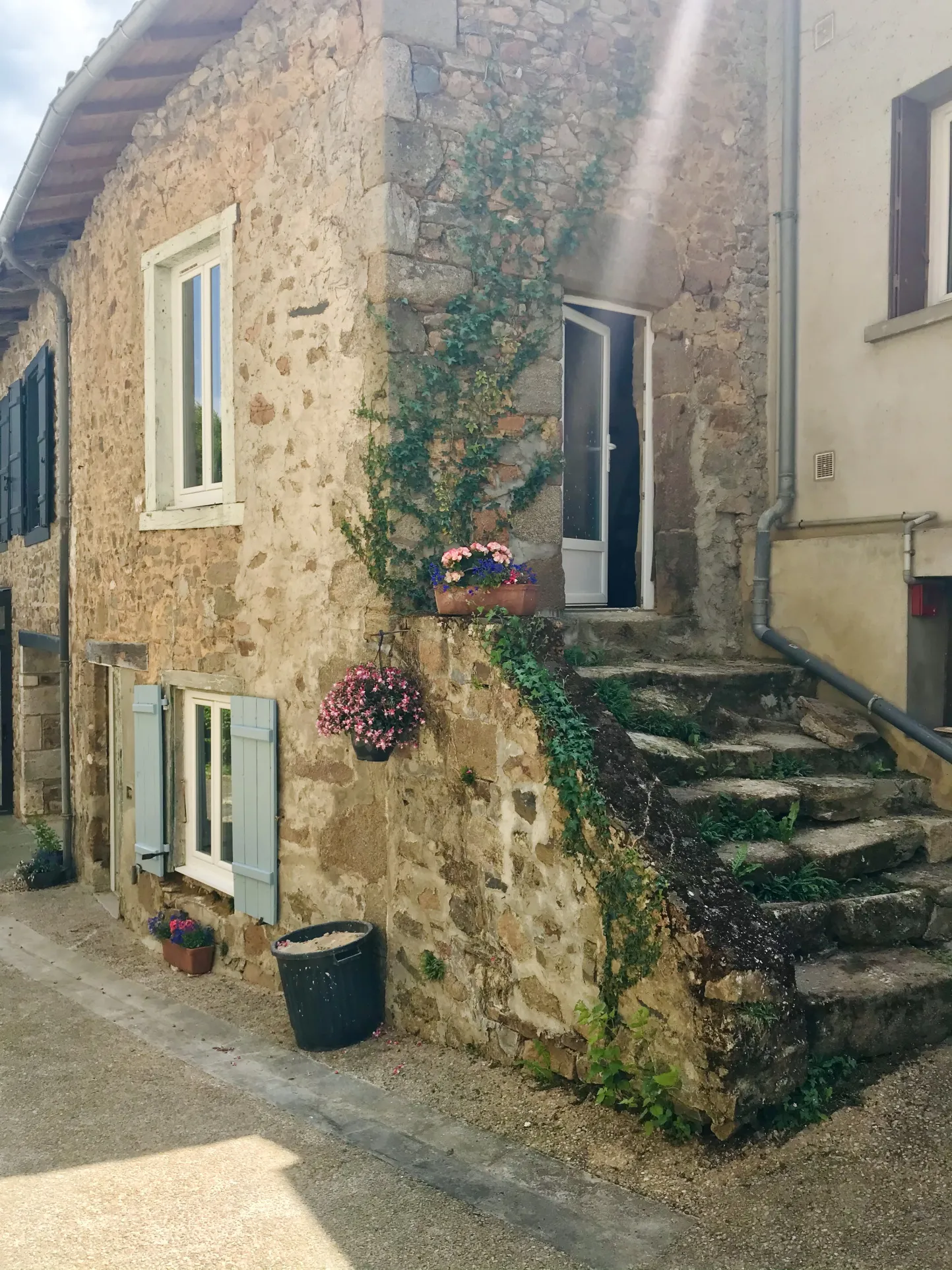 Maison de bourg à Massignac avec trois chambres 