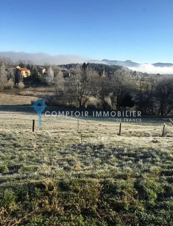 Ferme à Coucouron avec vue sur les Monts Mezenc et Gerbier de Jonc 