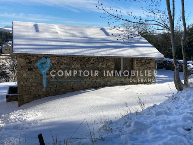 Ferme à Coucouron avec vue sur les Monts Mezenc et Gerbier de Jonc 