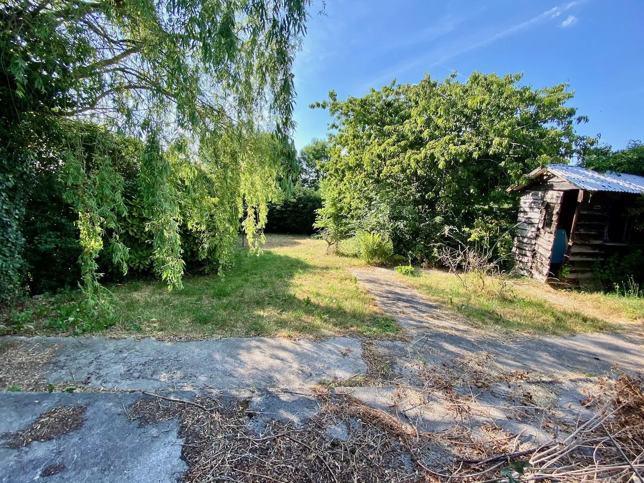 Maison semi-individuelle avec beau terrain à Louvroil 