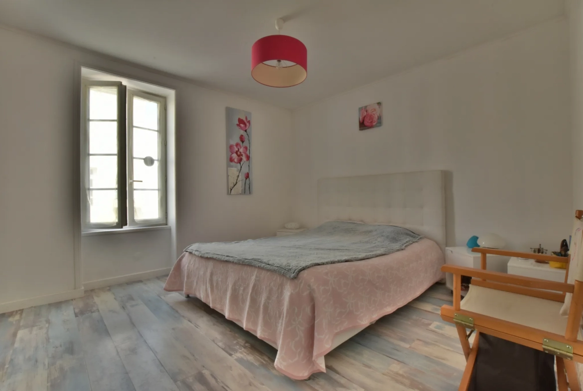 Ensemble de 2 appartements avec 3 places de parking à Nancras 