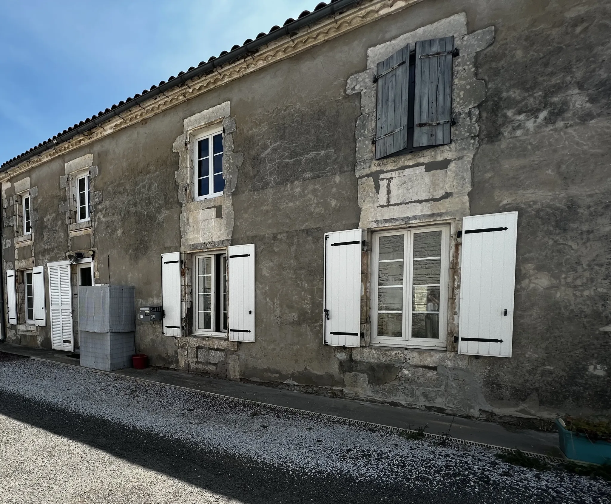 Ensemble de 2 appartements avec 3 places de parking à Nancras 