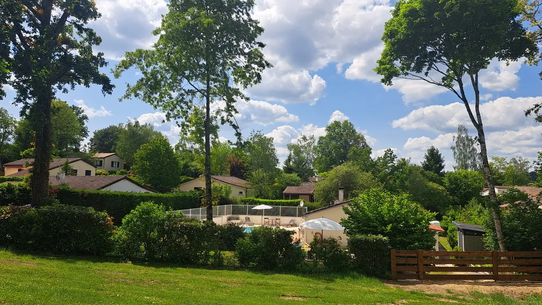 Pavillon dans un village vacances à Ecuras 