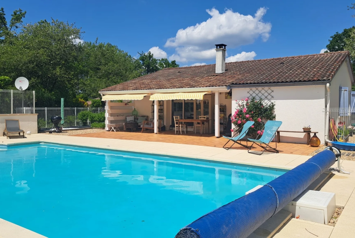 Pavillon dans un village vacances à Ecuras 