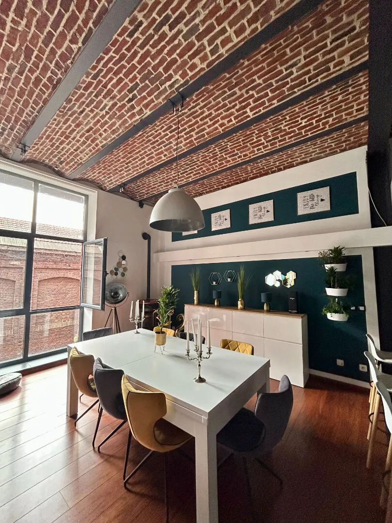 Loft de 135m2 à Tourcoing avec Cuisine Ouverte et Parking 