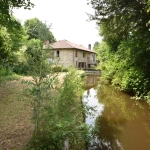 Ancien Moulin de 185 m2 avec terrain d'1,5 ha boisé à Oradour sur Vayres