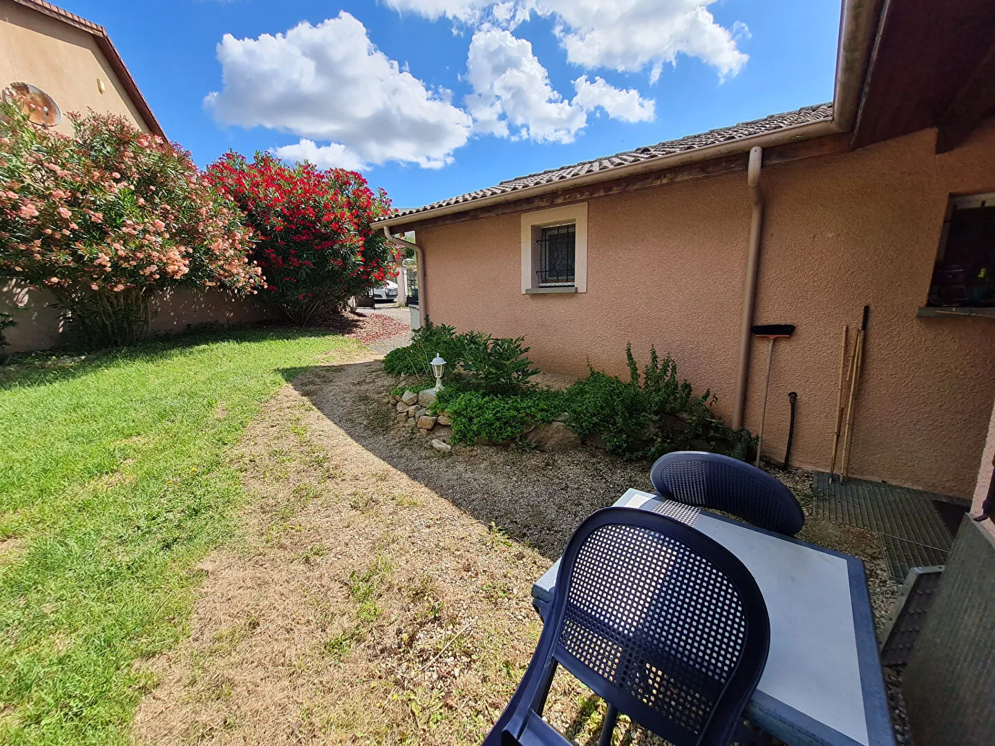 Maison à Tupin-et-Semons avec Vue sur les Côteaux 