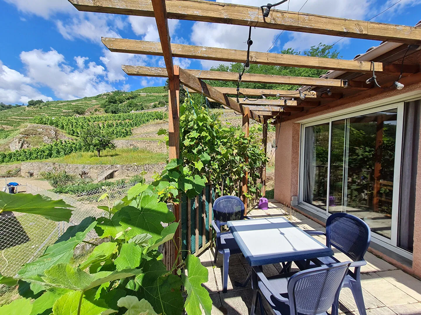 Maison à Tupin-et-Semons avec Vue sur les Côteaux 