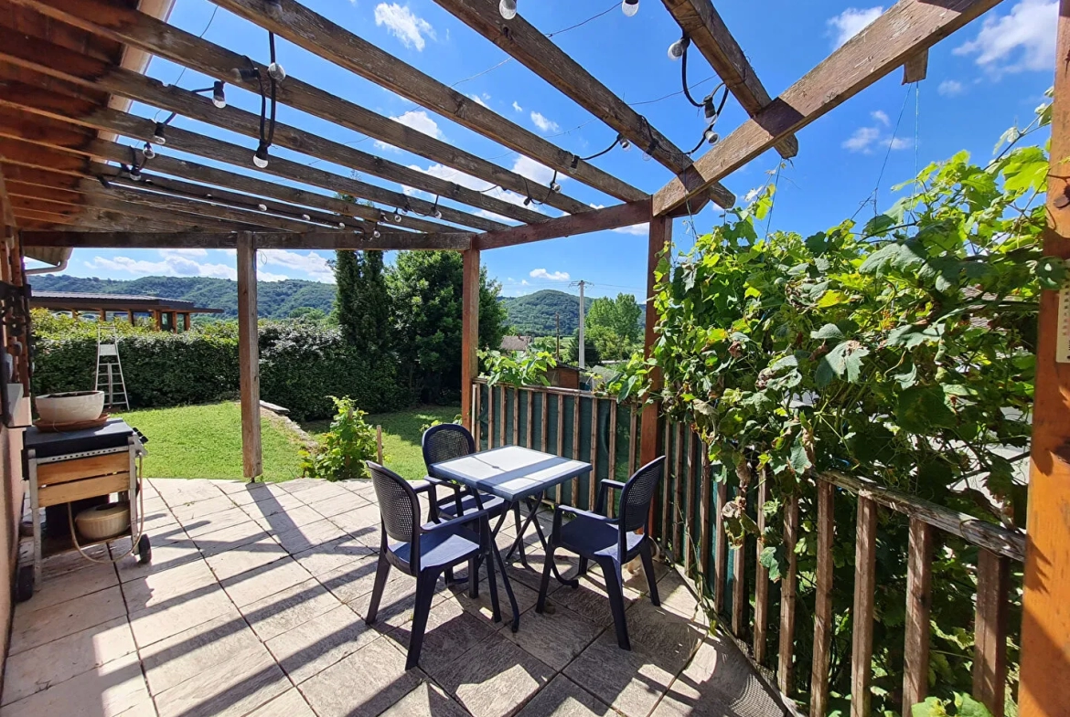 Maison à Tupin-et-Semons avec Vue sur les Côteaux 